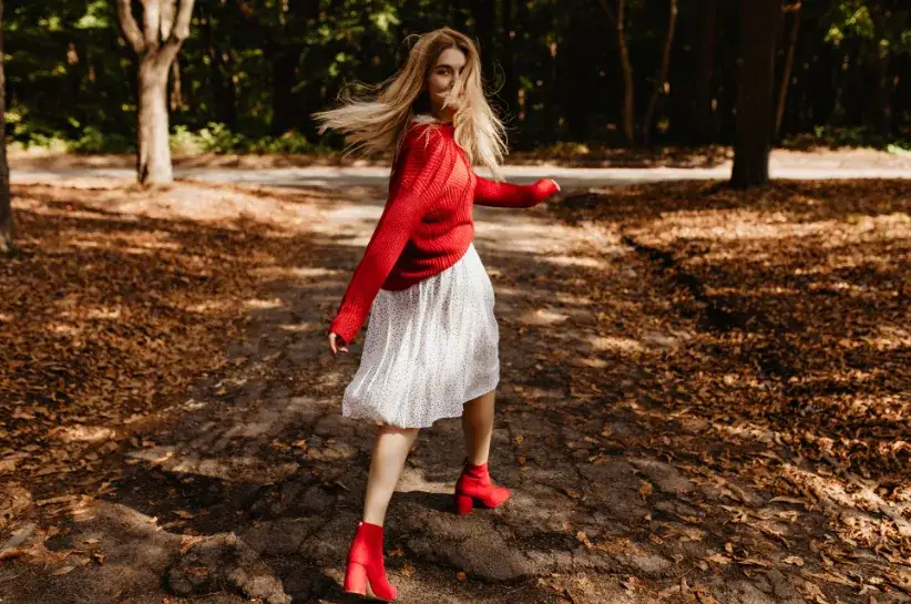 Sweter do sukienki bieliźnianej maxi midi