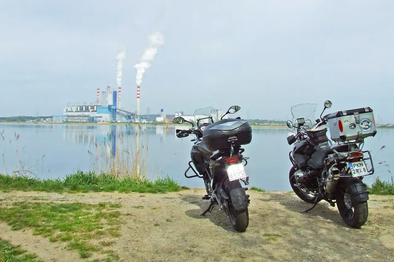 Motocykl na malowniczej drodze Wielkopolska