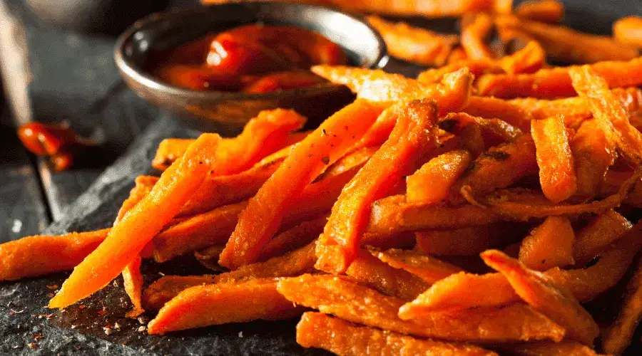 Zdjęcie Frytki z batatów z czym podawać? Odkryj najlepsze połączenia!