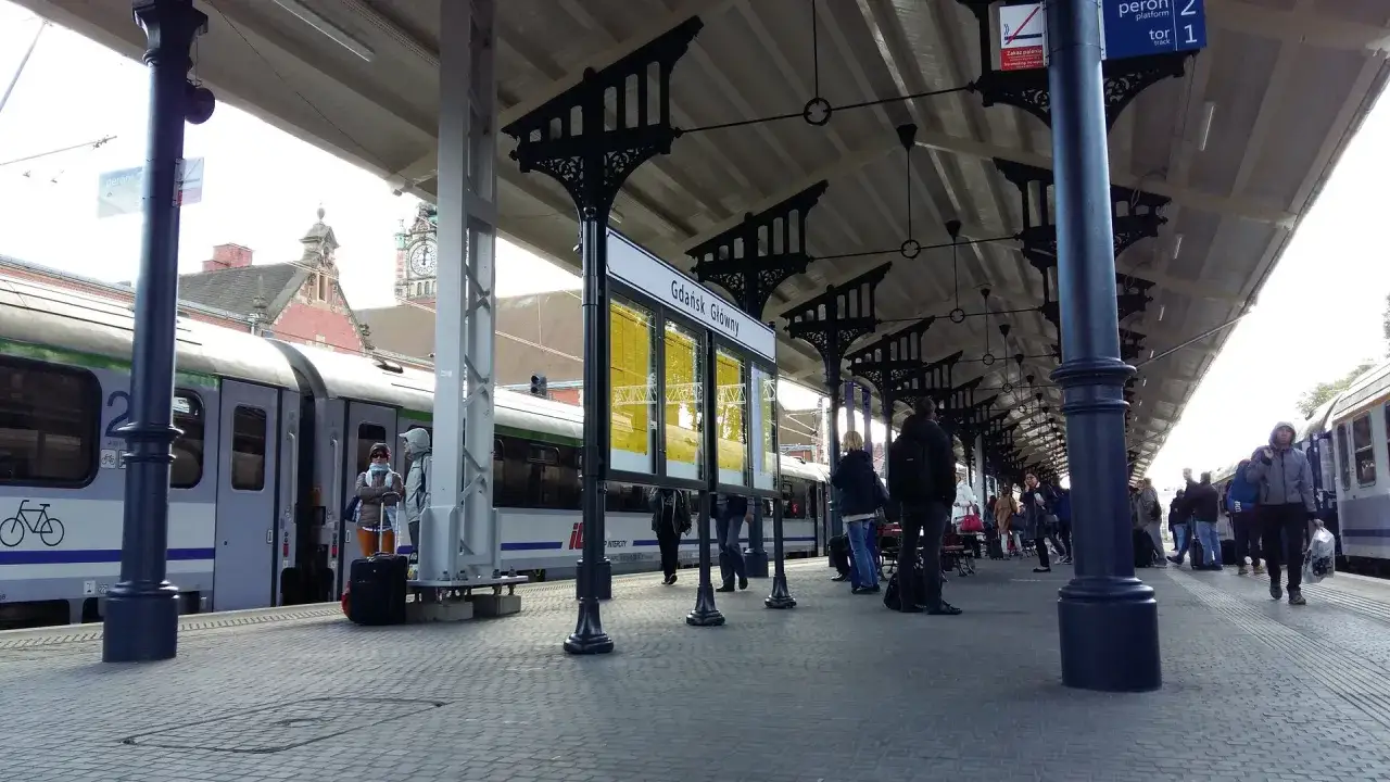 dworzec Gdańsk Główny perony pociągi rozkład jazdy