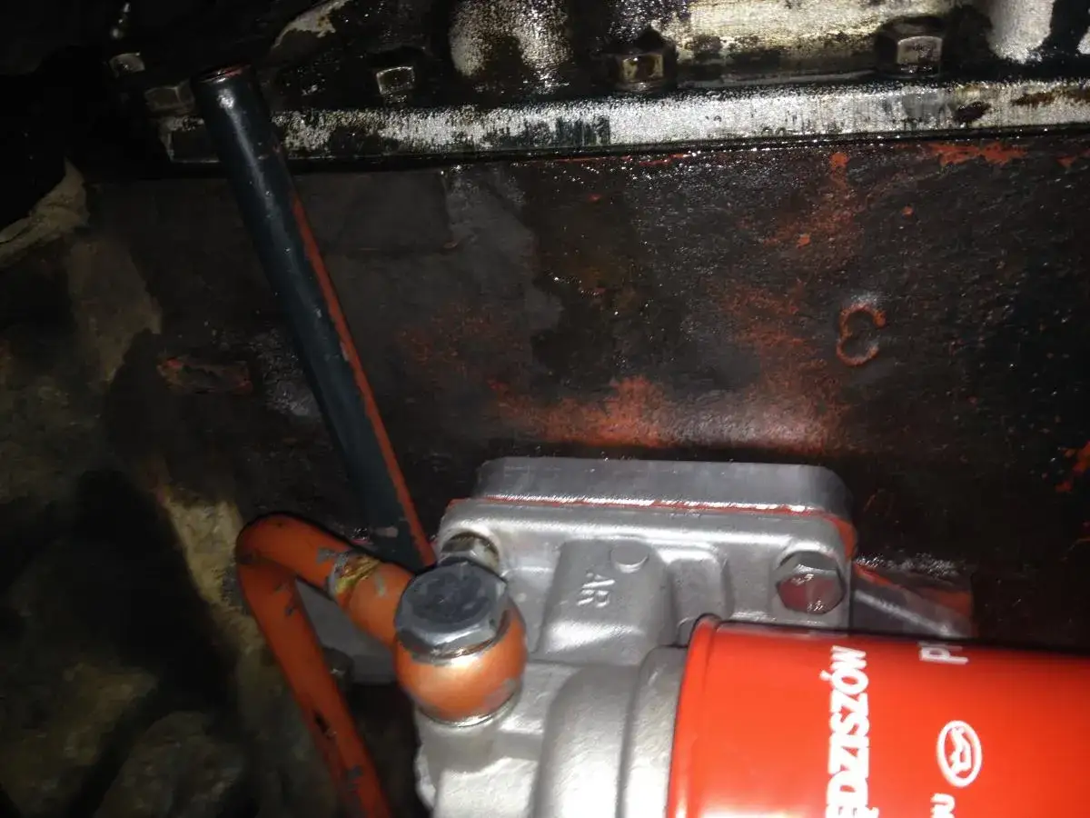 Lokalizacja filtra hydrauliki Zetor 7211