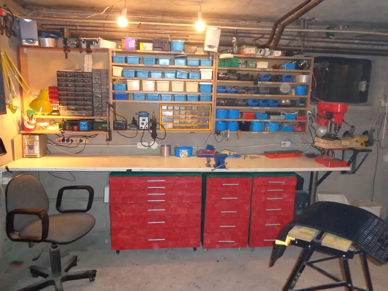 Szafka narzędziowa z pegboardem i oświetleniem LED