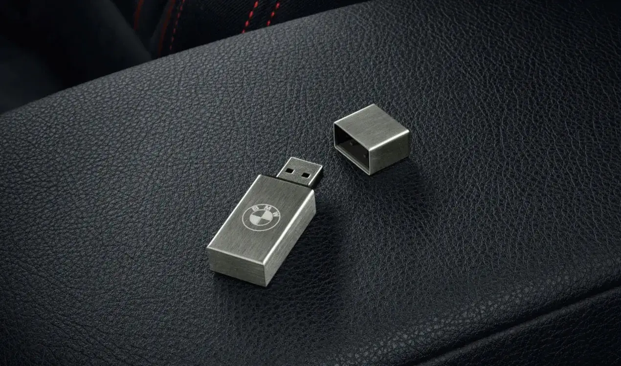 pendrive z mapami nawigacji