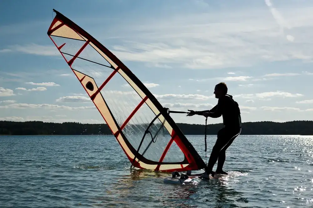 Sprzęt windsurfingowy dla początkujących