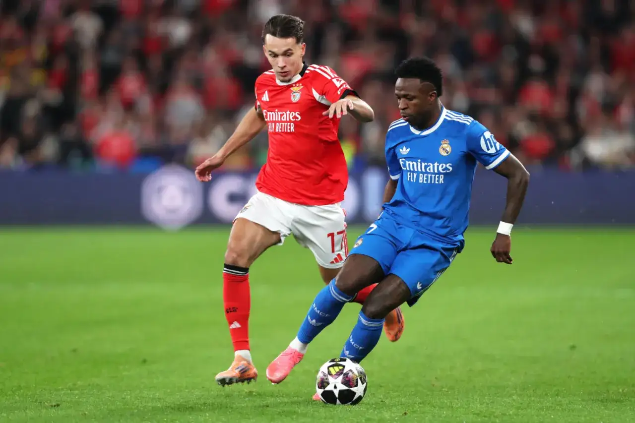 Piłkarze w akcji. Gdzie oglądać liga mistrzów na jakich kanałach? Sprawdź transmisje meczów.