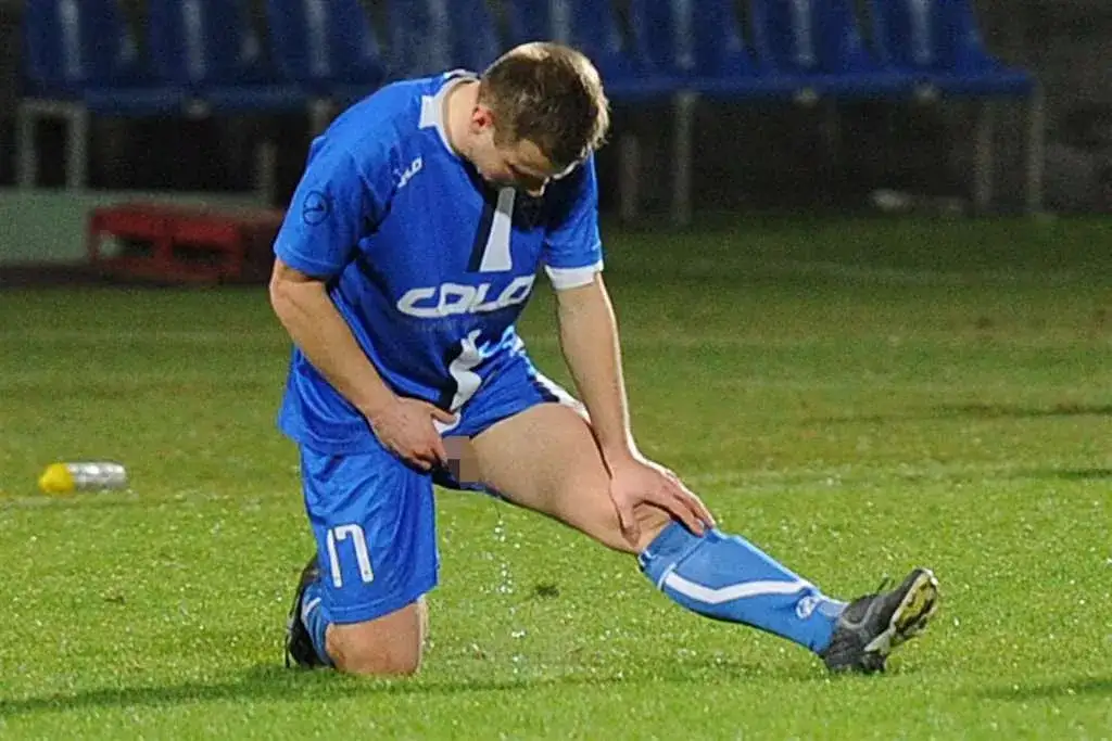 Zdjęcie Jak piłkarze sikają na boisku – zaskakujące sytuacje i anegdoty