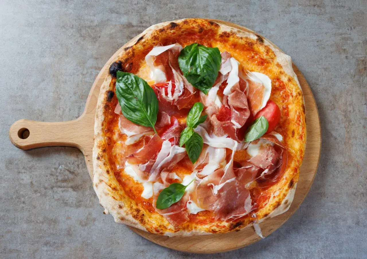 pizza garnitures fraîches mozzarella basilic