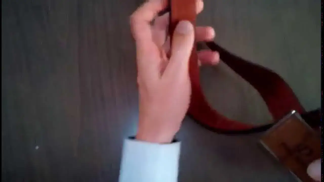 Jak zrobić kajdanki z paska krok po kroku