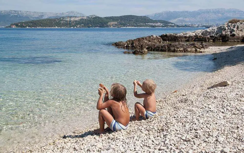 Chorwacja plaża z łagodnym zejściem dla dzieci