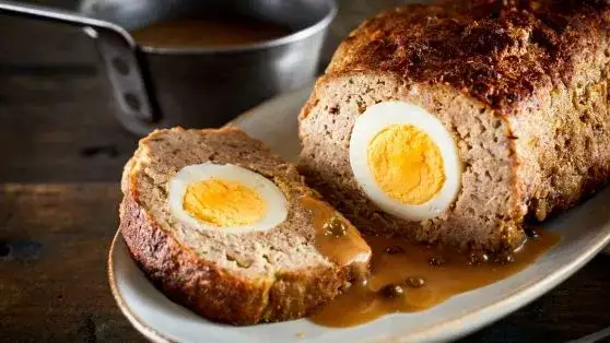 Pieczeń rzymska przekrój z jajkiem