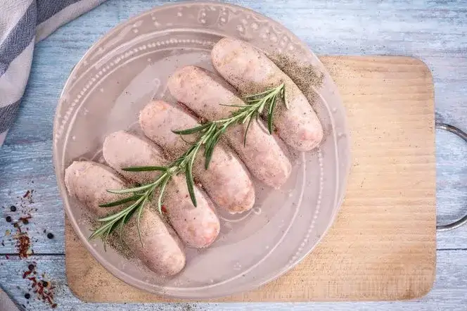 Zdjęcie Jak zrobić białą kiełbasę w domu – prosty przepis krok po kroku