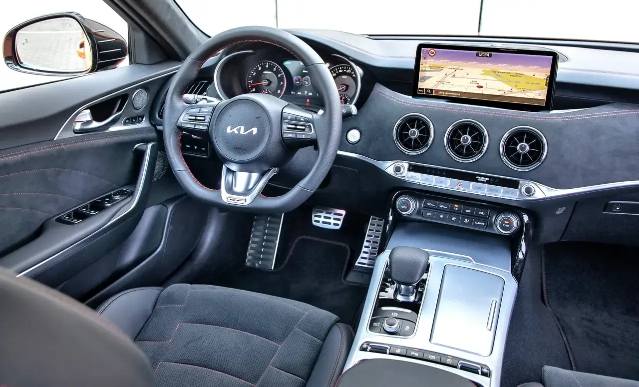 Kia Stinger 3.3 T-GDI wnętrze