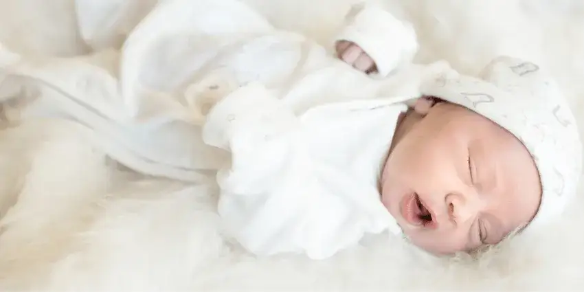 Niemowlę z objawami zmęczenia lub apatii