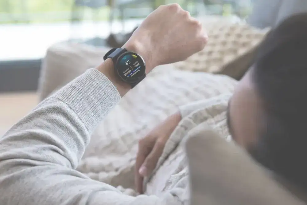 por&oacute;wnanie interfejs&oacute;w monitorowania snu smartwatch