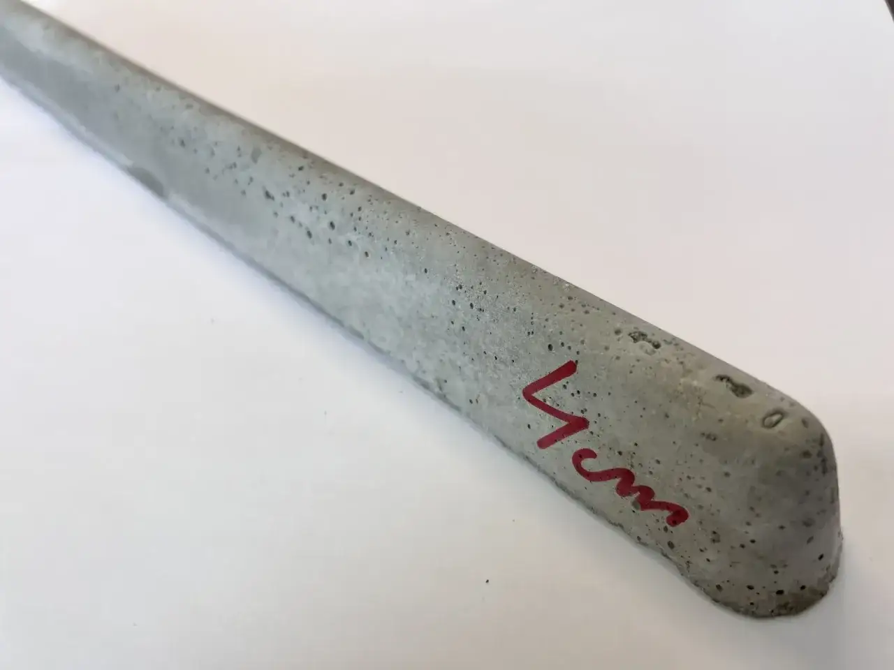 przekr&oacute;j betonu zbrojonego otulina