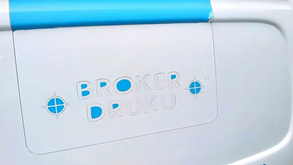 por&oacute;wnanie folii polimerowej i monomerycznej