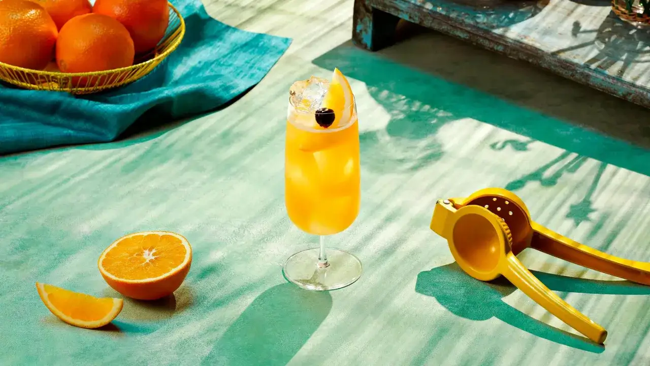 Orzeźwiające drinki z Bacardi kokosowym, pomarańczą i wiśnią. Idealne na lato!