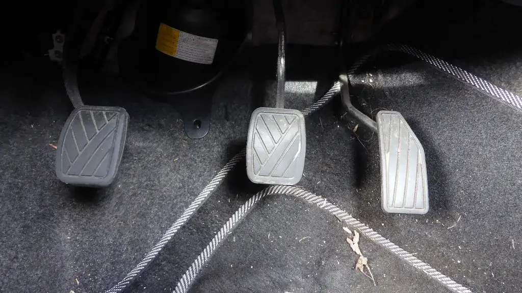 Zdjęcie Objawy uszkodzonej pompki sprzęgła, które mogą kosztować cię fortunę