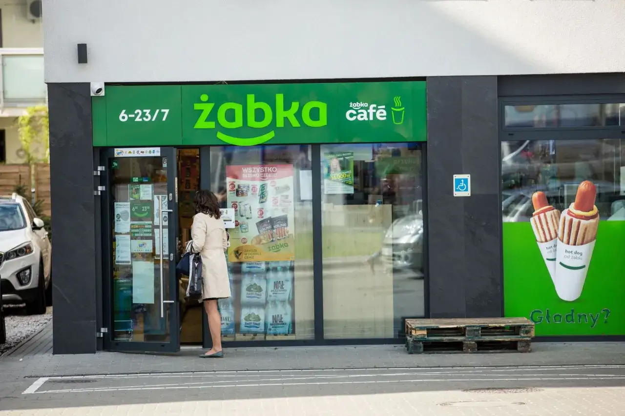 Zdjęcie Ile zarabia właściciel Żabki? Fakty, które mogą cię zaskoczyć