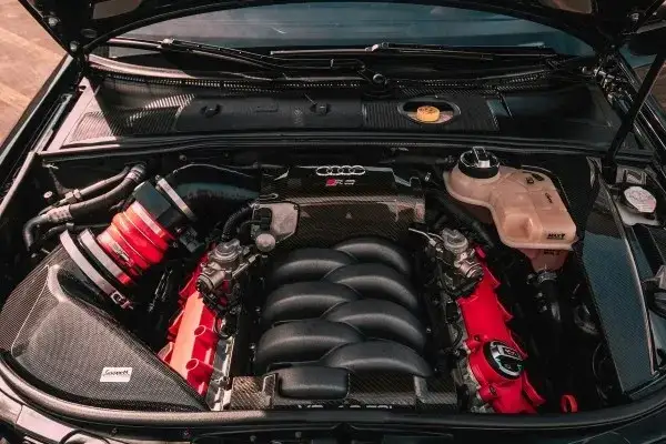 Zdjęcie Jak sprawdzić którędy silnik bierze olej i uniknąć kosztownych napraw