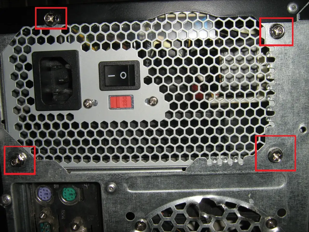 Zdjęcie Jak sprawdzić zasilacz w PC - uniknij problem&oacute;w z działaniem komputera