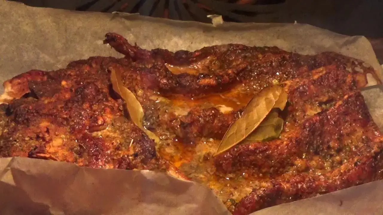 Zdjęcie Jak dobrze upiec boczek w piekarniku, aby był soczysty i chrupiący