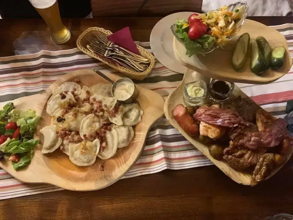 Zdjęcie Gdzie zjeść w Zieleńcu? Odkryj najlepsze miejsca na posiłek