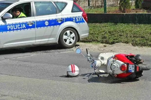 Zdjęcie Zakaz prowadzenia pojazdów mechanicznych a motorower: co musisz wiedzieć