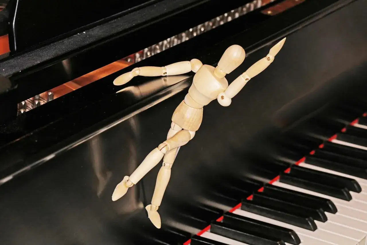 Zdjęcie Jak nazywa się muzyk grający na fortepianie? Odkryj prawdę o pianistach