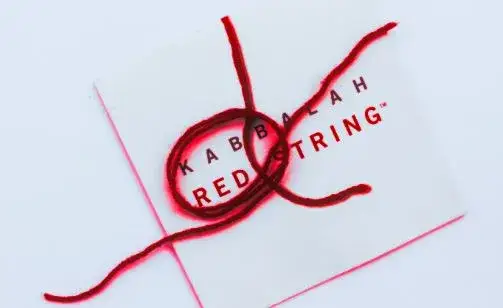 Zdjęcie Czy czerwona nitka to grzech? Prawda o jej znaczeniu i religijnych kontrowersjach