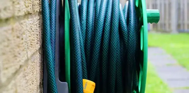 Zdjęcie Wąż ogrodowy jaki wybrać – uniknij błędów przy wyborze idealnego modelu