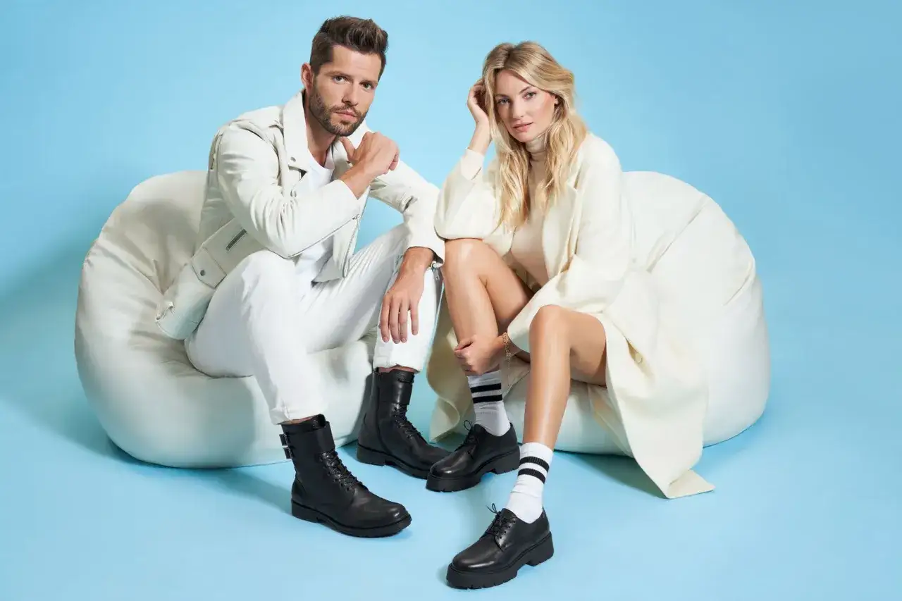 Zdjęcie Jakie skarpetki do jasnych spodni, aby uniknąć modowych błędów?