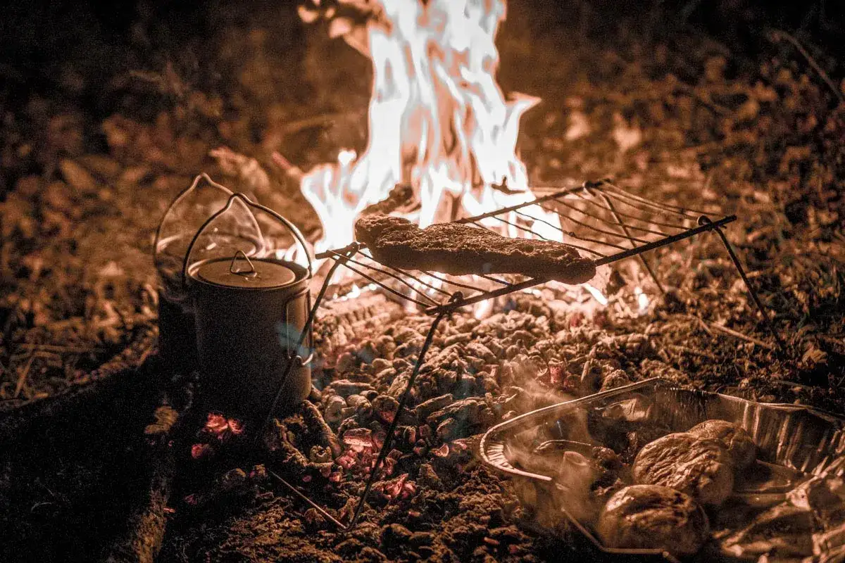 Zdjęcie Jak przechowywać żywność na biwaku, aby uniknąć zepsucia i strat