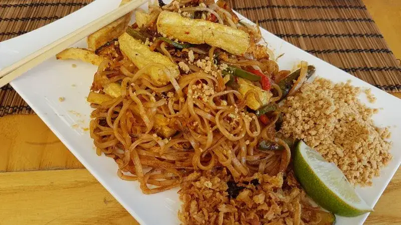 Zdjęcie Ile kalorii ma pad thai? Poznaj dokładną wartość odżywczą