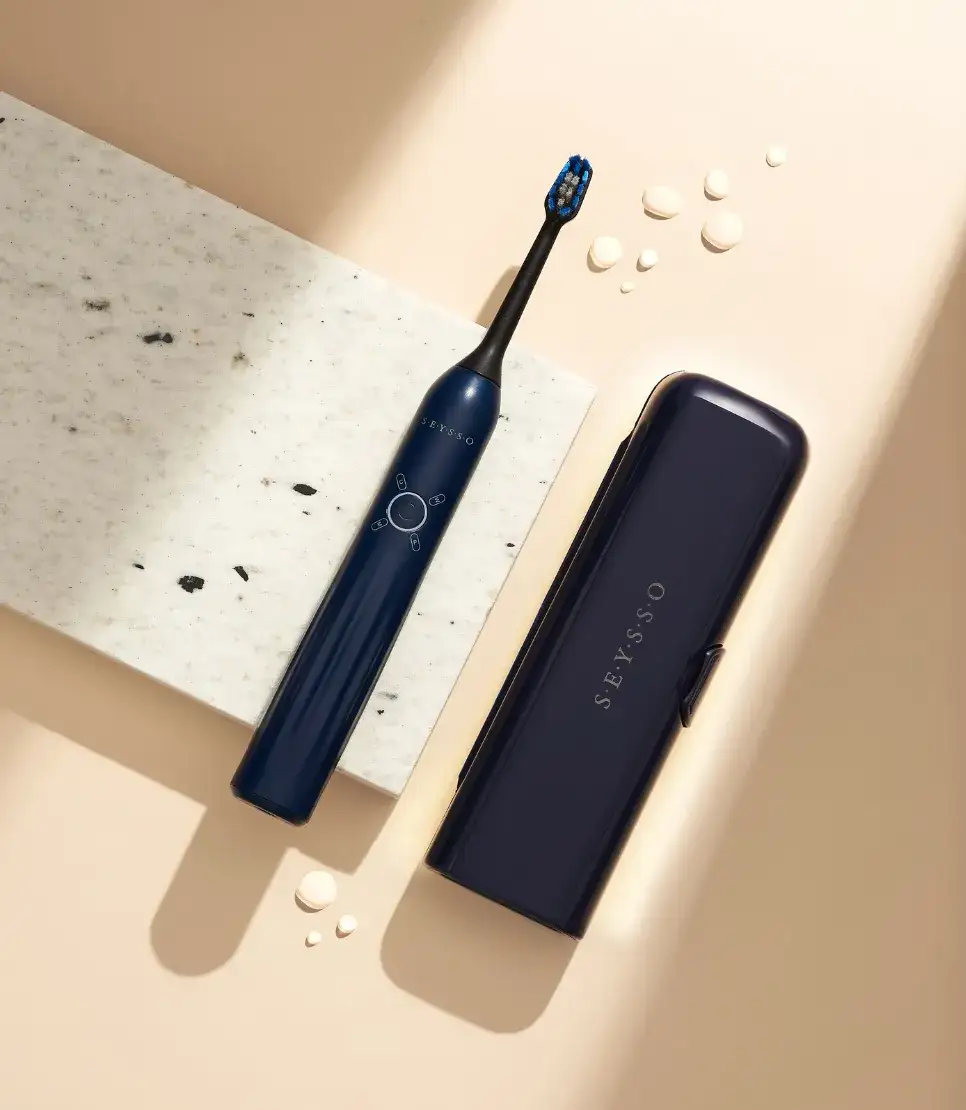 Zdjęcie Jak czyścić zęby szczoteczką soniczną, aby uniknąć problemów z dziąsłami