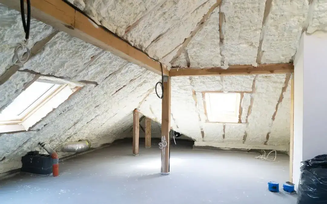 Koszty ocieplenia poddasza pianką i wełną