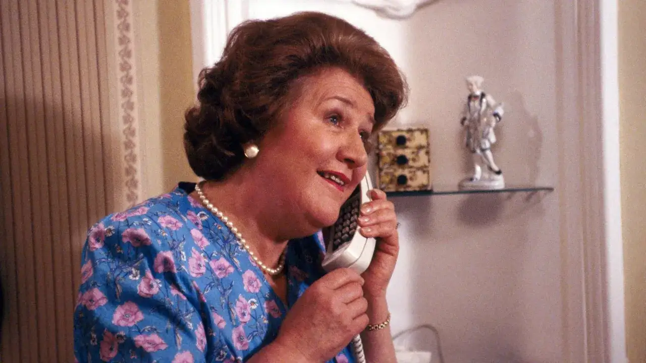 Hiacynta Bucket Patricia Routledge