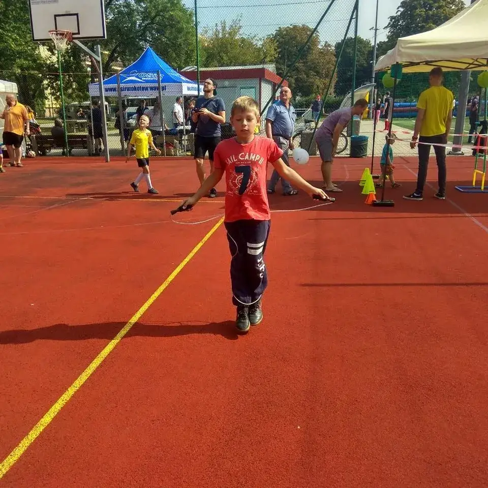 Zdjęcie Zawody sportowe dla dzieci i rodziców - wspólna zabawa i zdrowie