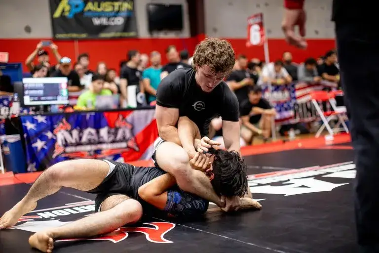 por&oacute;wnanie sztuk walki, Krav Maga vs Boks, Brazylijskie Jiu-Jitsu w akcji