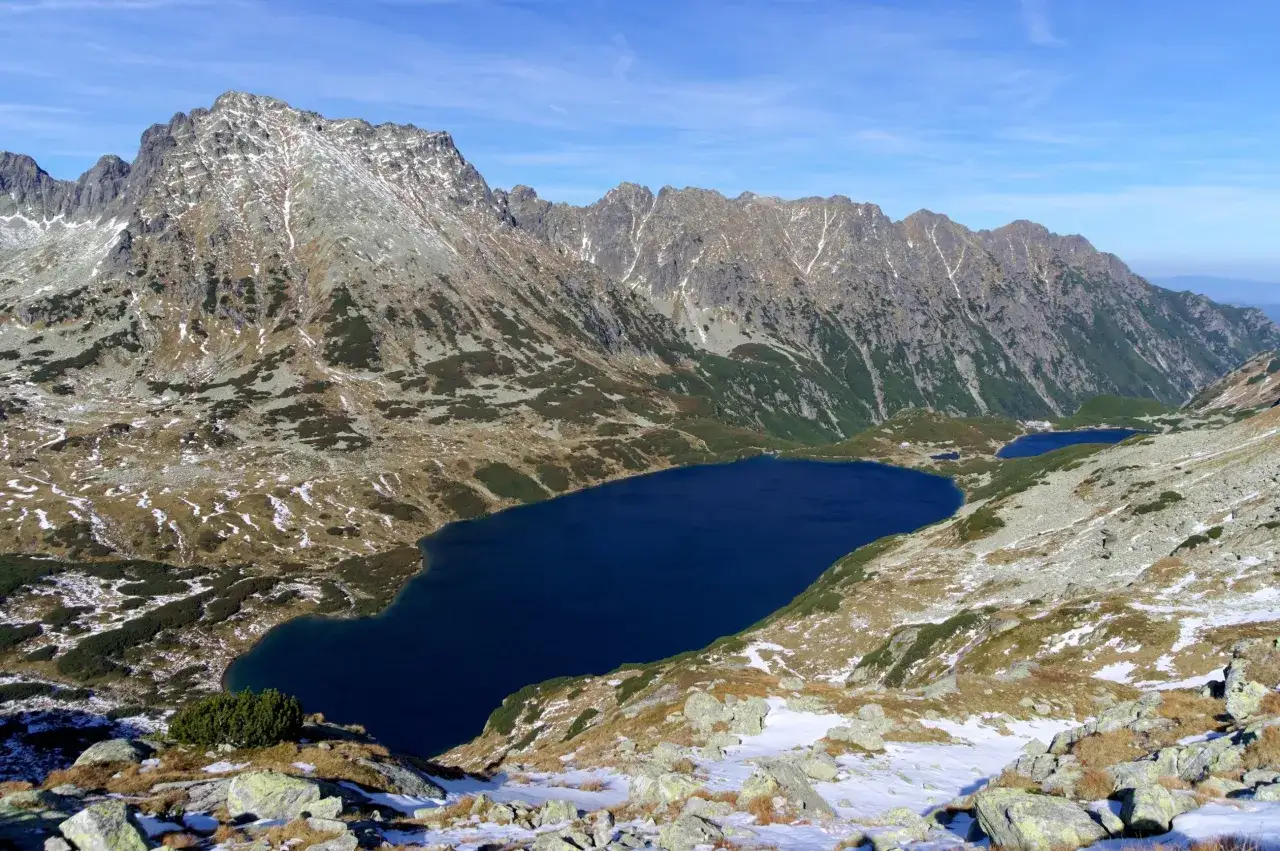 Tatry: jeziora i g&oacute;ry, gdzie szlaki w Tatrach jak powstały, to historia lodowc&oacute;w.
