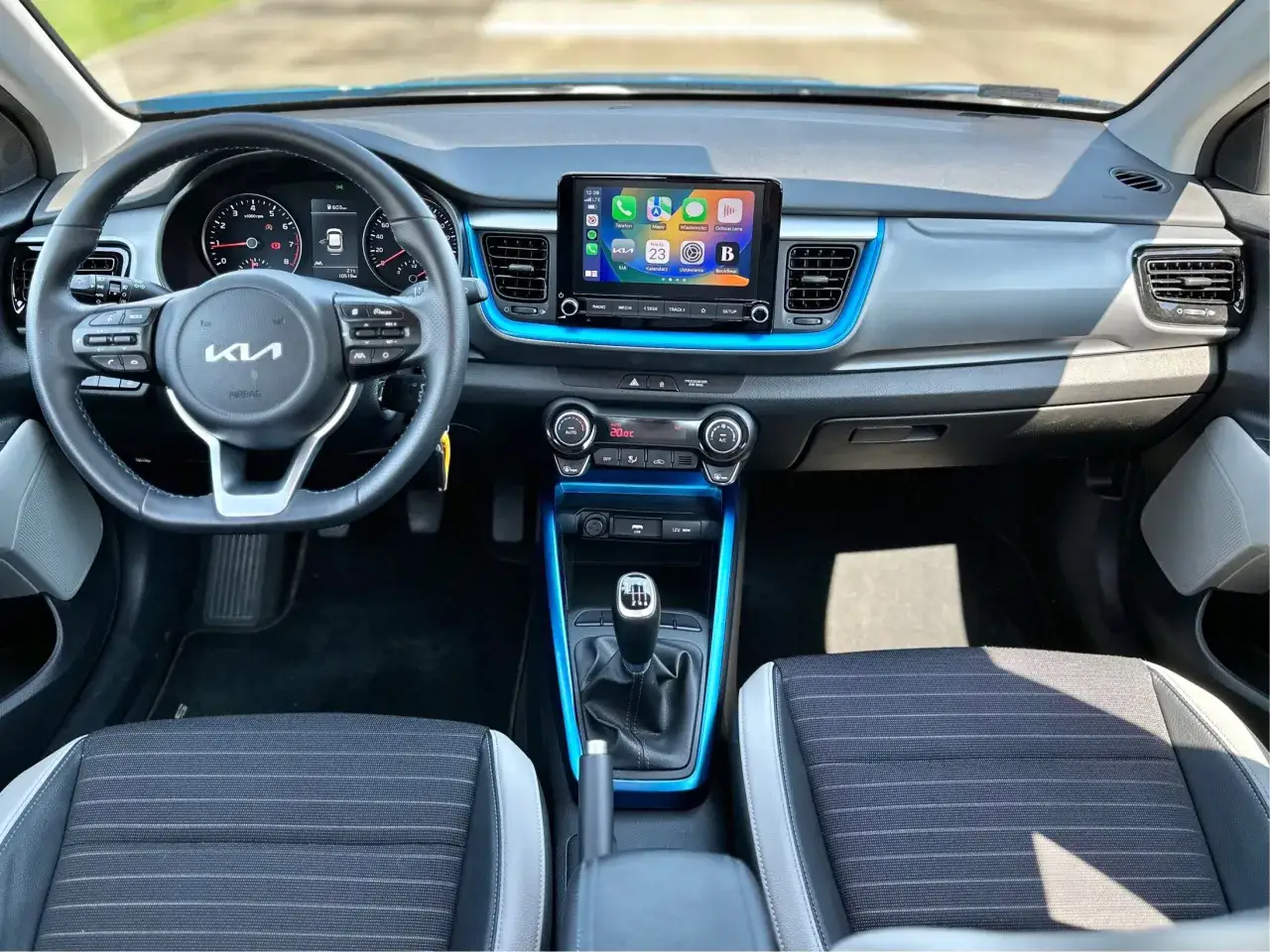 Kia Stonic wnętrze przestrzeń dla pasażerów