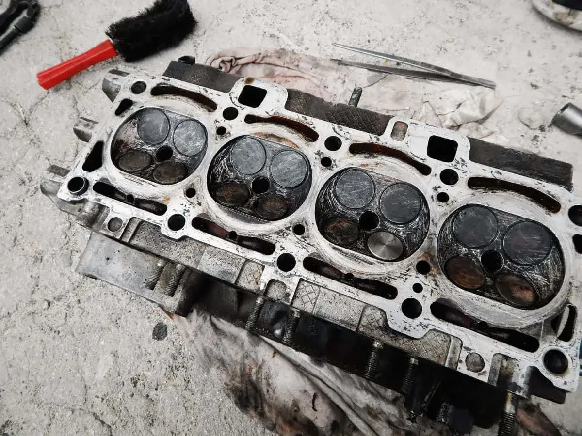 Zdjęcie Podparty zawór: 7 objawów które świadczą o poważnej awarii silnika