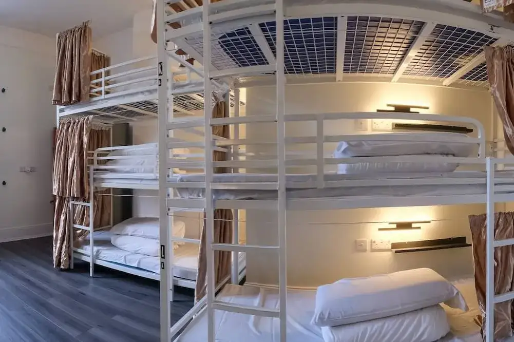 Wnętrze nowoczesnego hostelu w Londynie