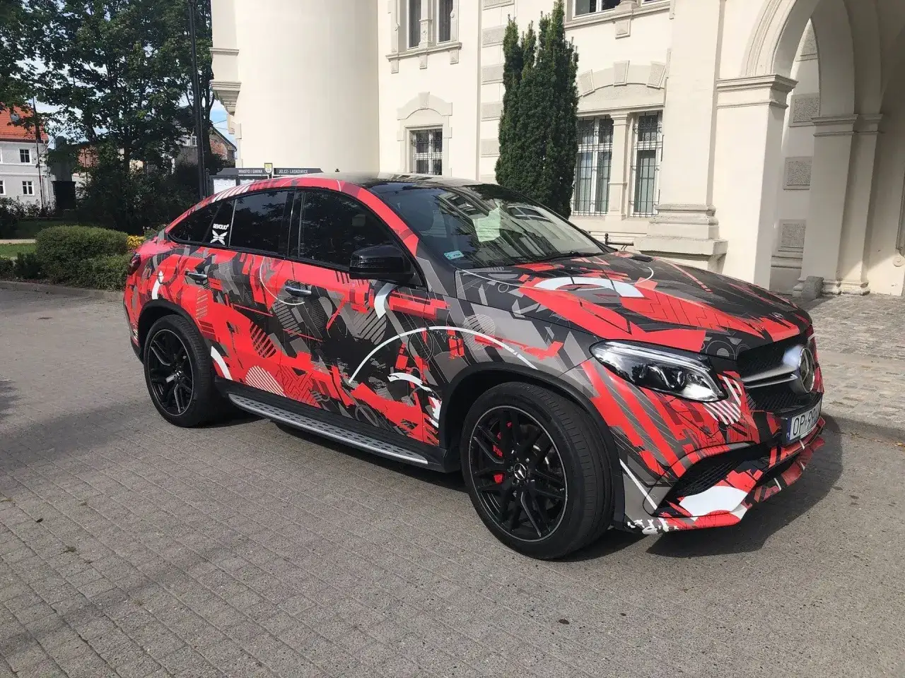 samochód oklejony folią tuning wizualny