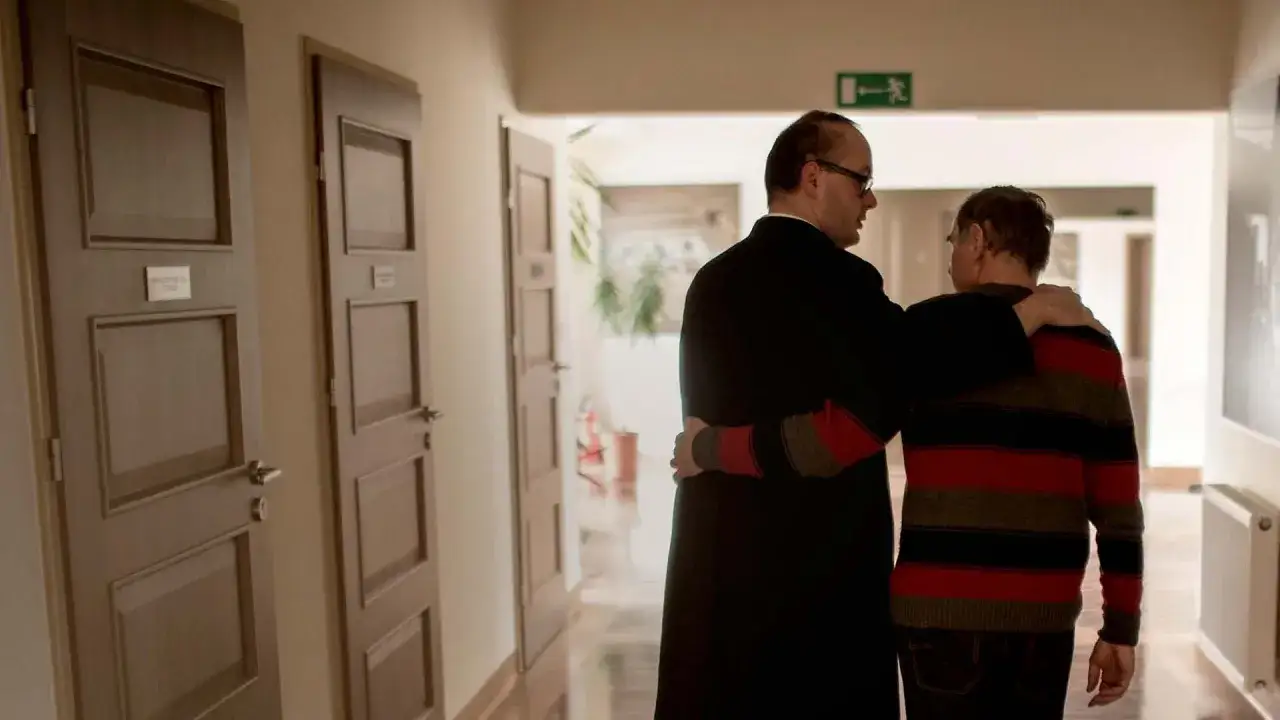 Zdjęcie Gdzie jest hospicjum księdza Kaczkowskiego? Odkryj jego lokalizację i znaczenie