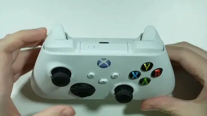 przycisk Xbox na kontrolerze
