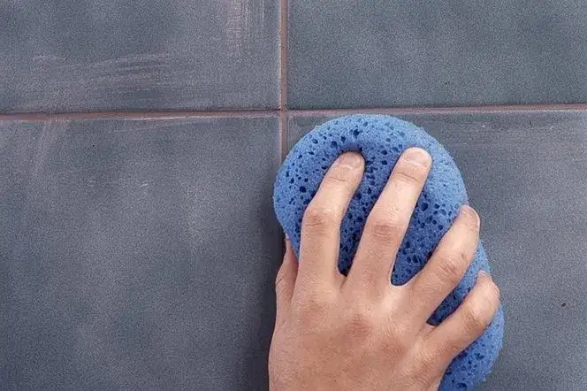 czyszczenie fug przed malowaniem