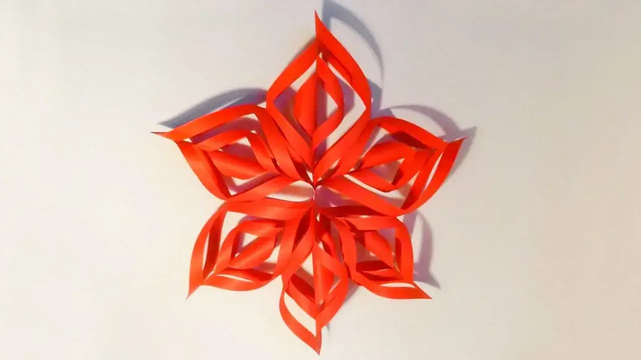 Proste ozdoby choinkowe 3D z papieru dla dzieci