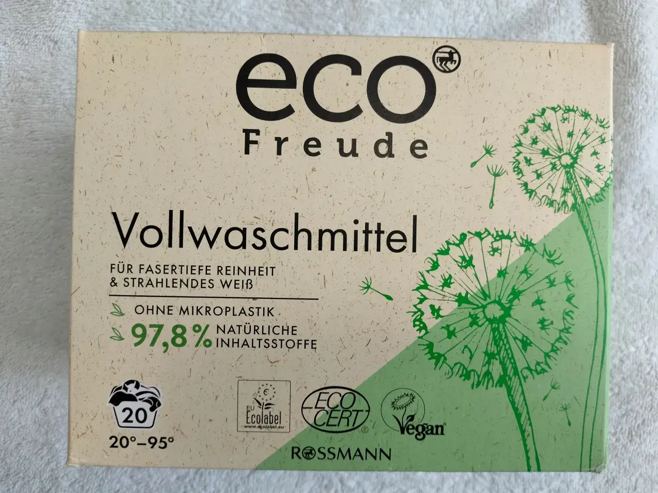 Etykiety ekologicznych proszk&oacute;w do prania, certyfikaty Ecolabel Ecocert