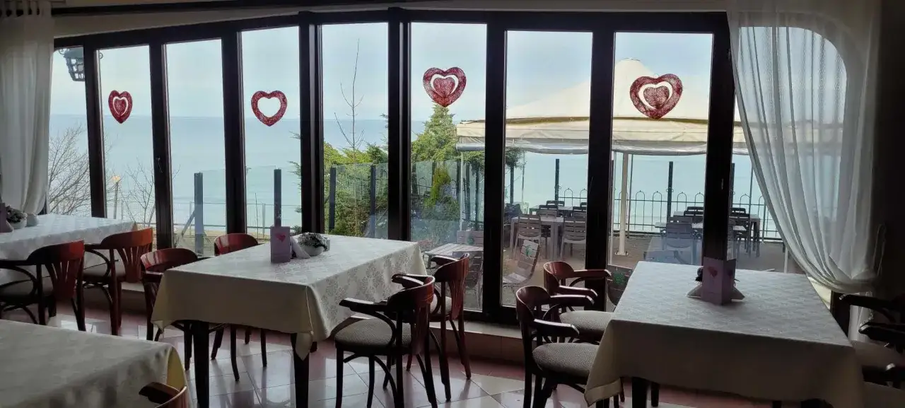 Restauracja z widokiem na morze Jastrzębia G&oacute;ra